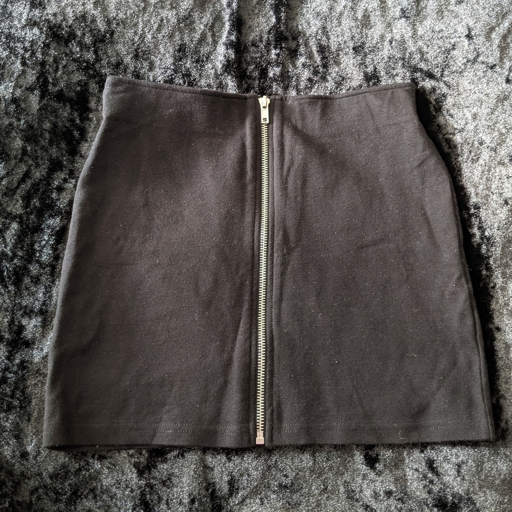 Black bodycon skirt w/zipper